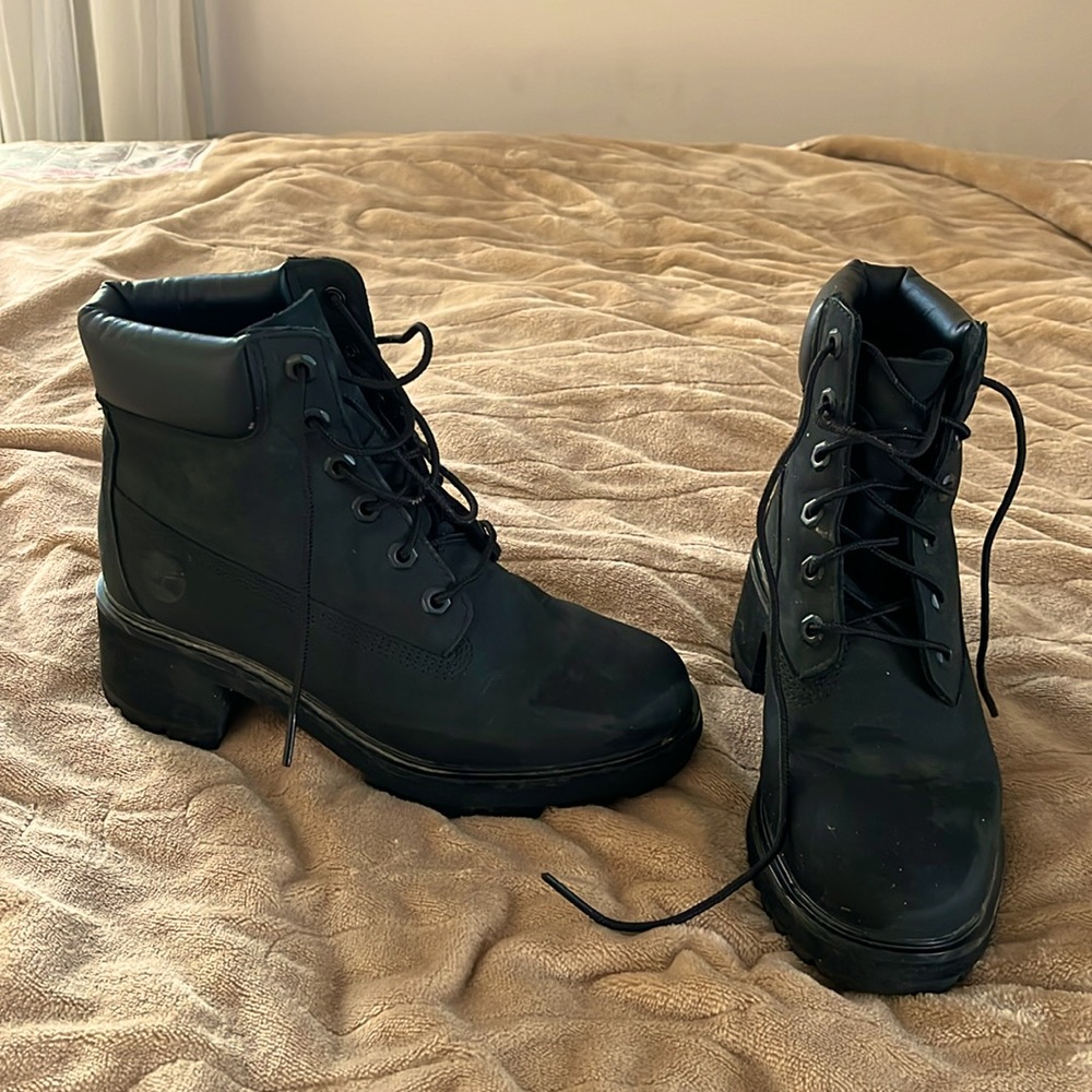 Barely worn timberlands.